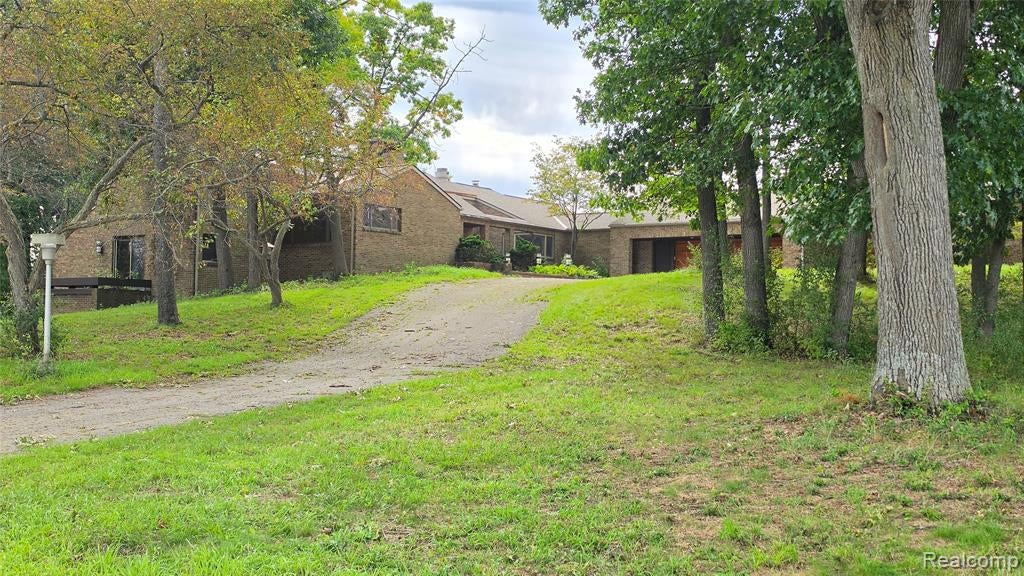 2551 Patterson Lake Road Pinckney, MI 48169 - Photo 34 of 37 Gallery Image 34
