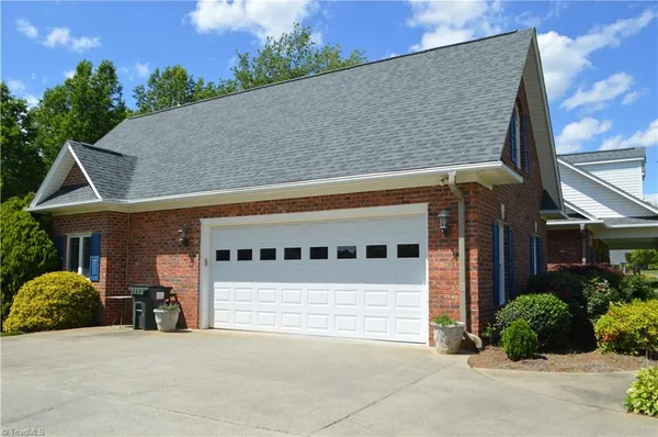 $599,900 | 198 Savannah Lane, Mount Airy, NC 27030