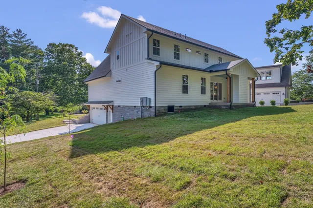 $1,725,000 | 5441 Wakefield Drive, Nashville, TN 37220