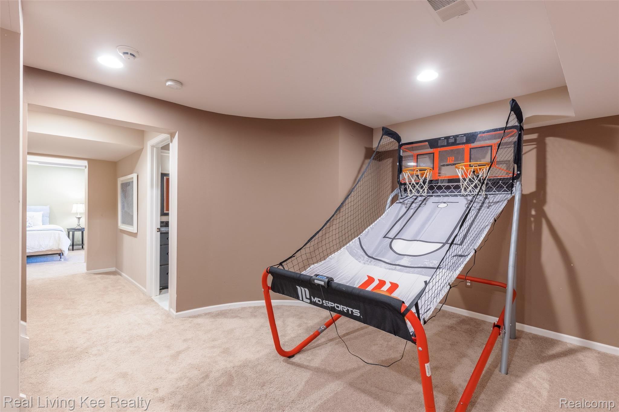 1427 Ridge Court Rochester, MI 48306 - Photo 40 of 50 1427 Ridge Ct-41.jpg