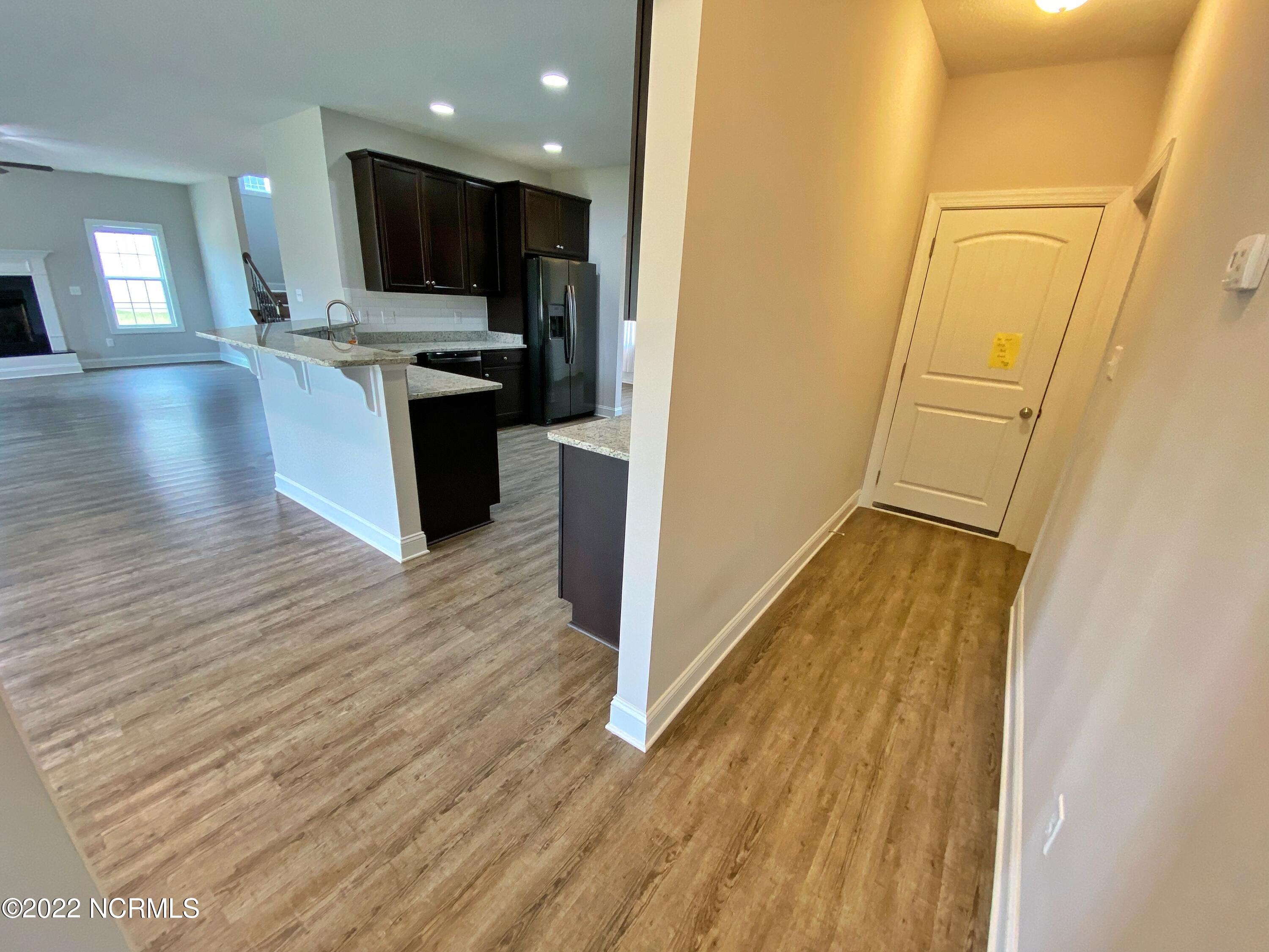 114 Colonial Post Road Jacksonville, NC 28546 - Photo 22 of 50 Hallway