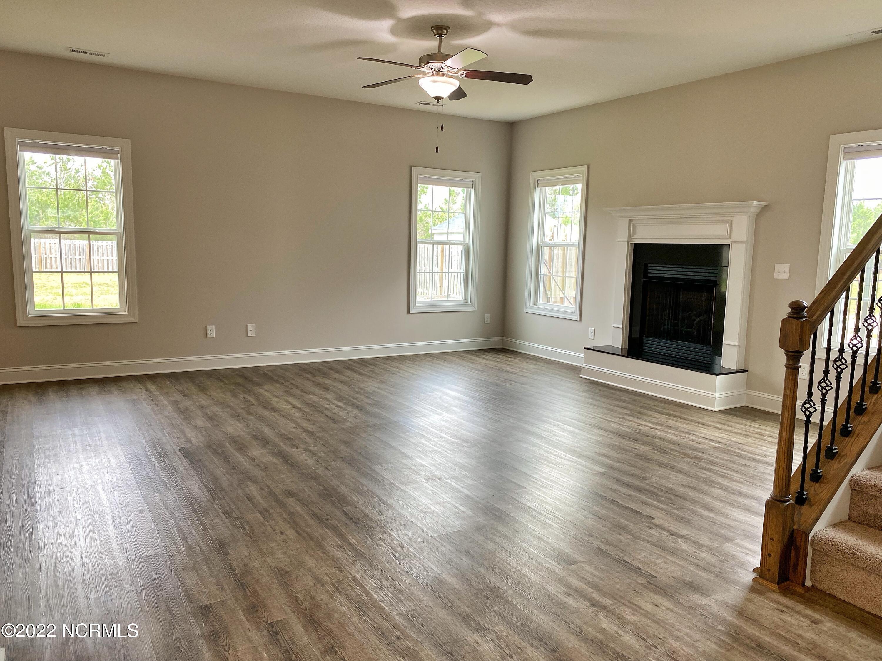 114 Colonial Post Road Jacksonville, NC 28546 - Photo 24 of 50 LivRm (1)