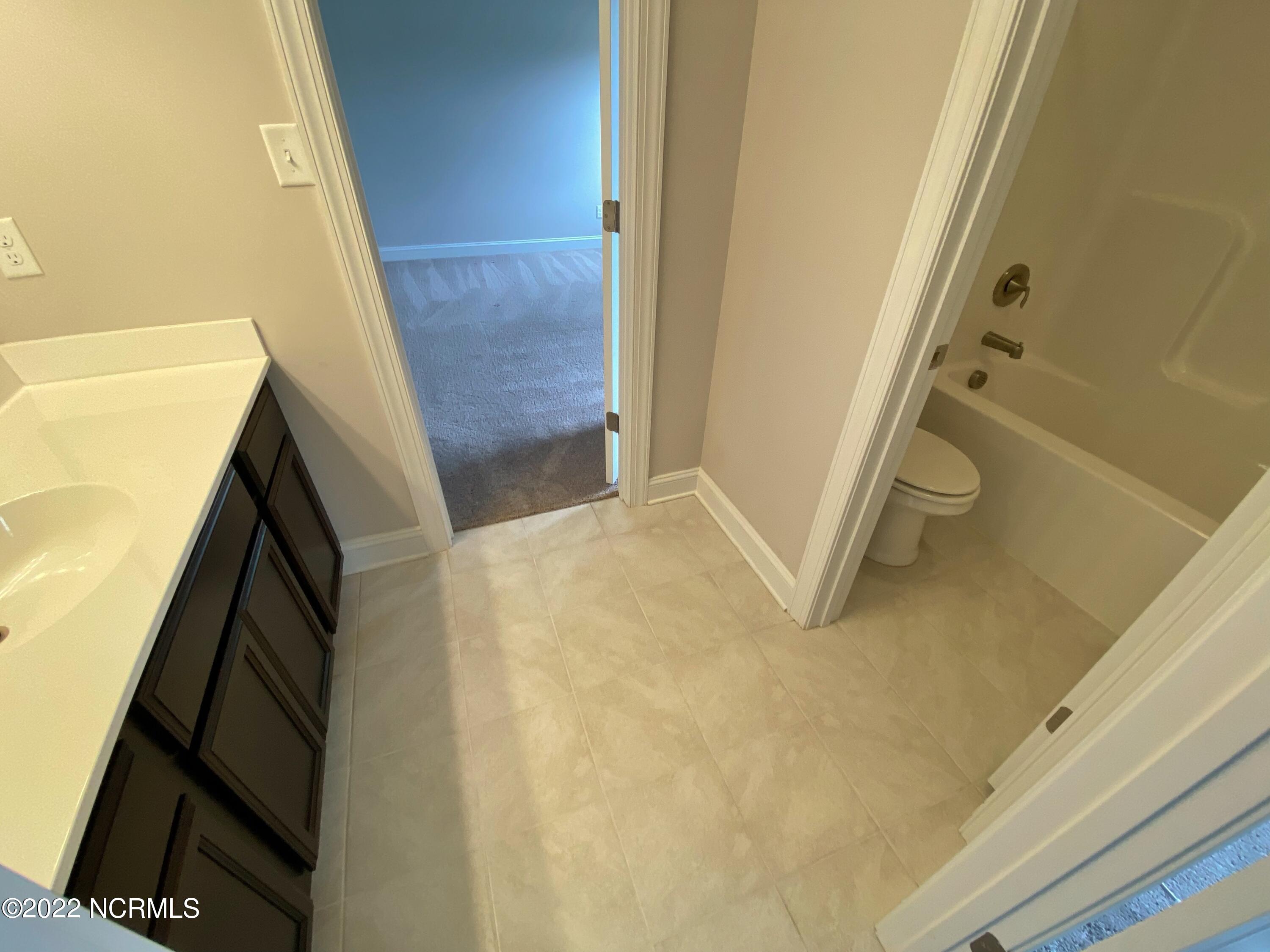 114 Colonial Post Road Jacksonville, NC 28546 - Photo 41 of 50 Jack and Jill Bath