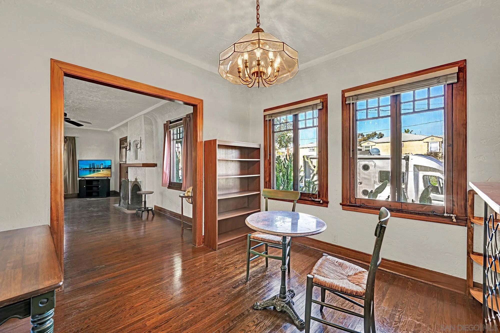 3055 Suncrest Drive San Diego, CA 92116 - Photo 5 of 25