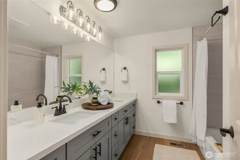 $1,300,000 | 11785 Penny Place Northeast, Bainbridge Island, WA 98110