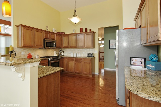 886 Oak Ridge Boulevard Elgin, IL 60120 - Photo 8 of 22