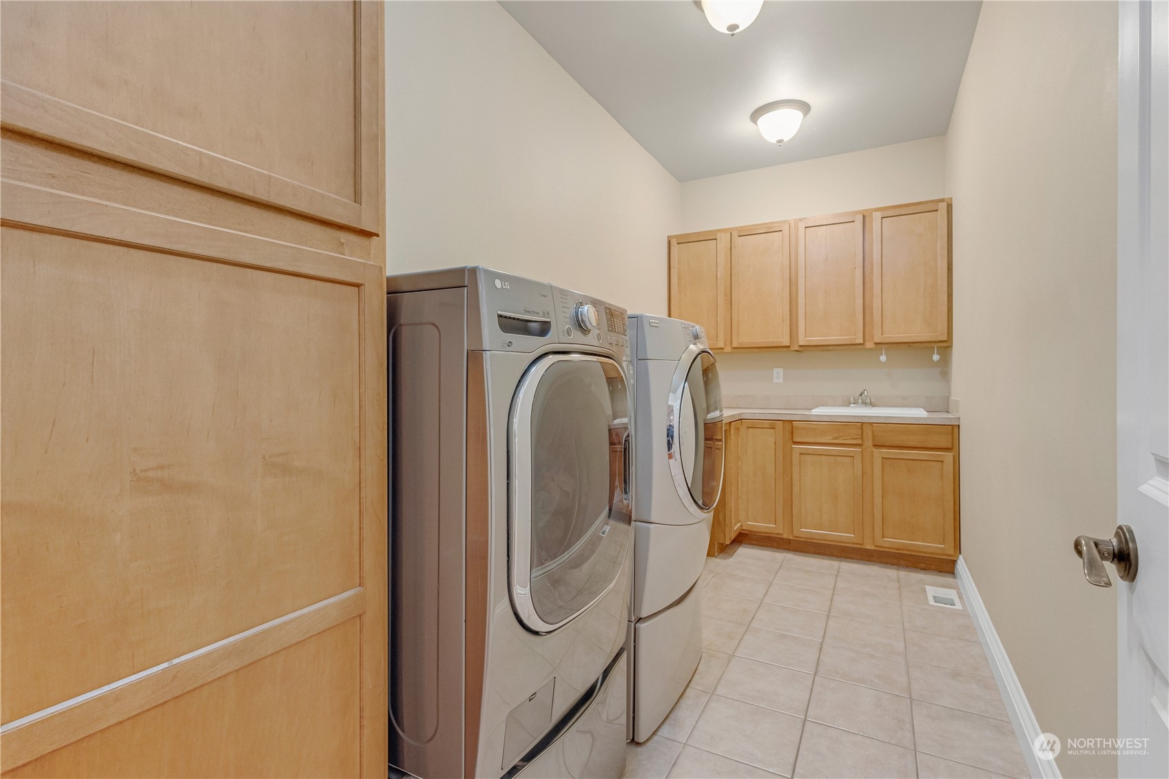 11327 Upper Preston Road Southeast Issaquah, WA 98027 - Photo 15 of 40 Gallery Image 15