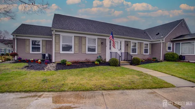 $362,000 | 337A Old Nassau Road, Unit A, Monroe Township, NJ 08831