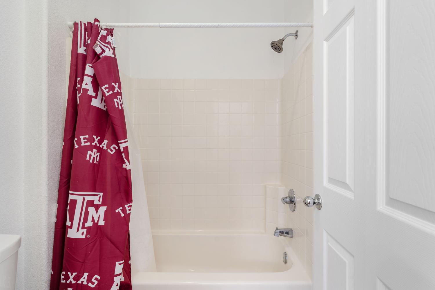 1086 Azalea Lane Concord, CA 94520 - Photo 13 of 18 a view of a bathroom