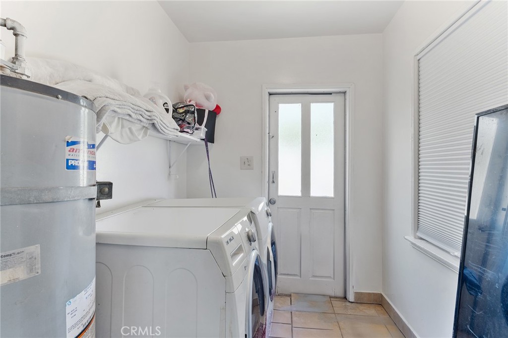 491 East C Street Colton, CA 92324 - Photo 24 of 58 a utility room with dryer and washer