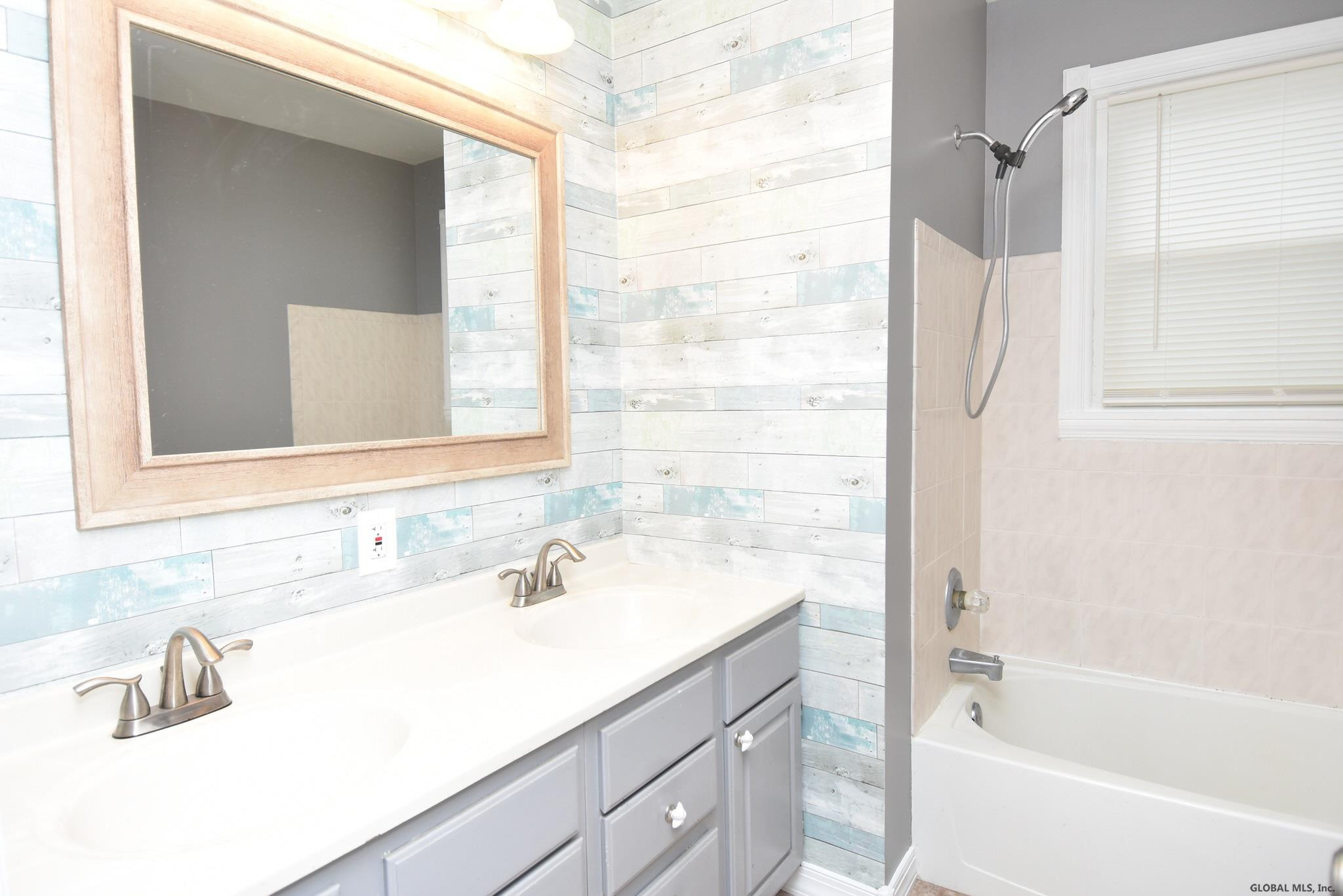 210 Manchester Road Schenectady, NY 12304 - Photo 16 of 29 Photo 16