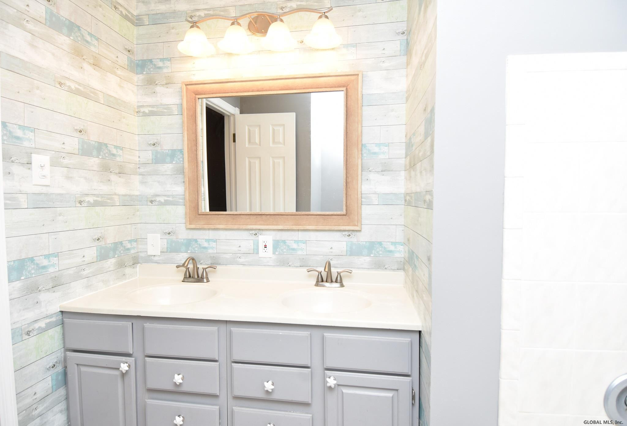 210 Manchester Road Schenectady, NY 12304 - Photo 17 of 29 Photo 17
