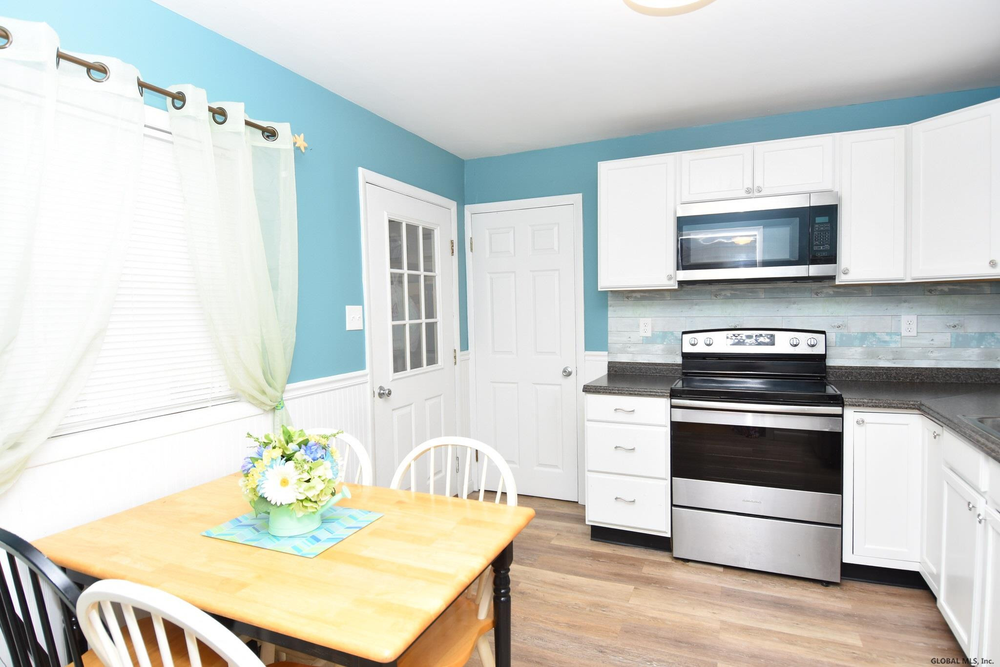 210 Manchester Road Schenectady, NY 12304 - Photo 4 of 29 Photo 4