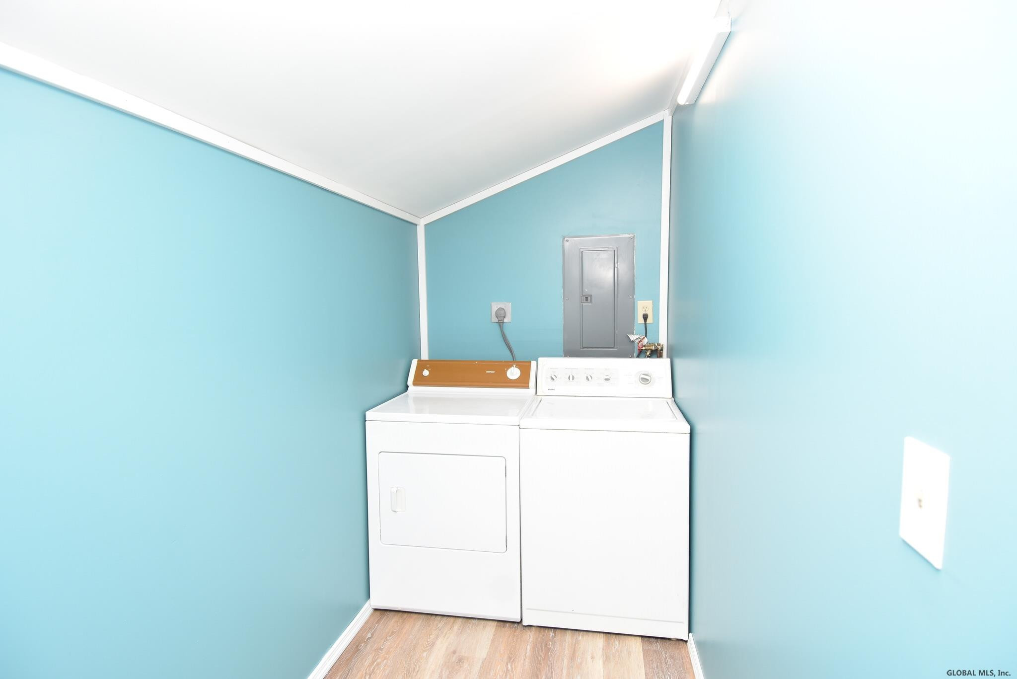 210 Manchester Road Schenectady, NY 12304 - Photo 9 of 29 Photo 9