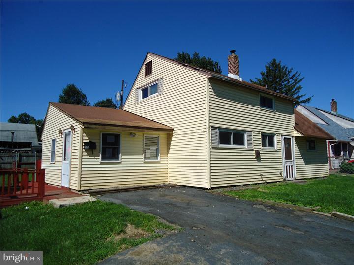 15 Greenbriar Road Levittown, PA 19057 - Photo 2 of 12