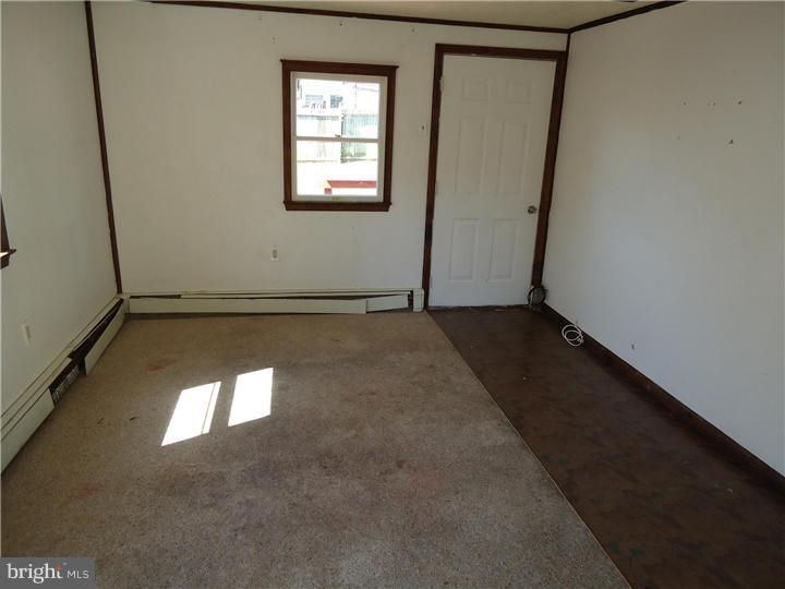 15 Greenbriar Road Levittown, PA 19057 - Photo 4 of 12