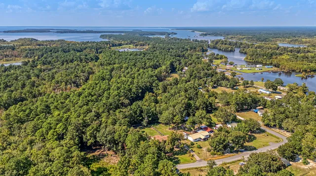 $300,000 | 114 Georgiana Drive, Cross, SC 29436