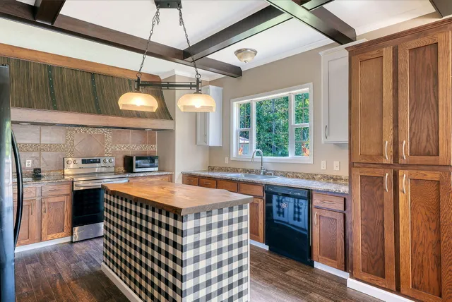 $300,000 | 114 Georgiana Drive, Cross, SC 29436