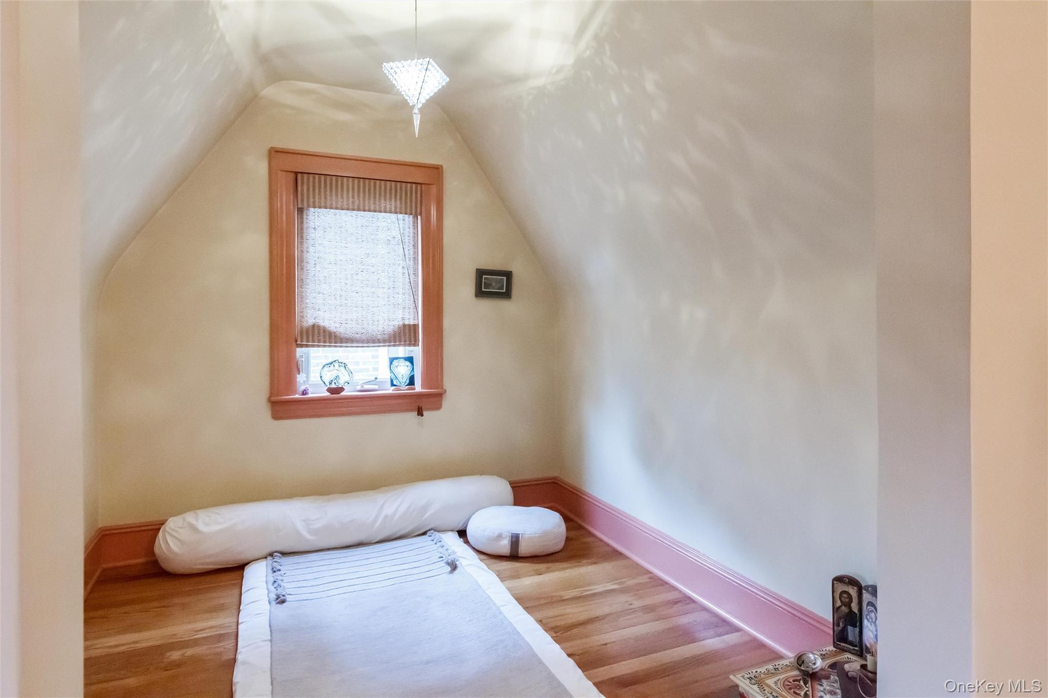 34 Archer Road West Hempstead, NY 11552 - Photo 21 of 39 Primary Bedroom Sitting Area