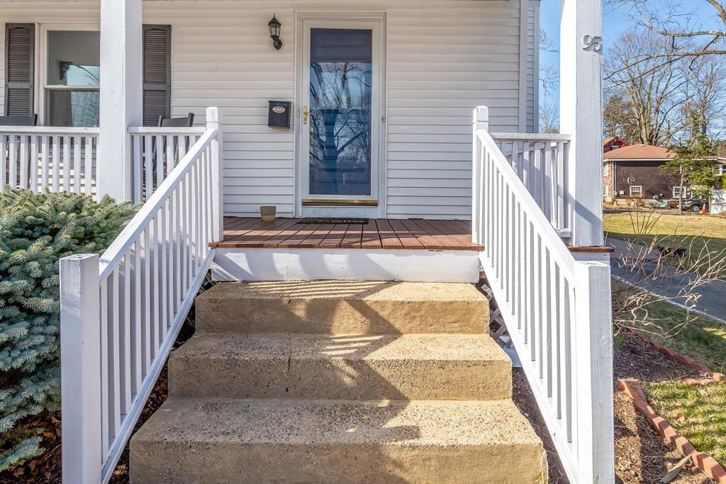 95 Howard Street Reading, MA 01867 - Photo 2 of 27 Gallery Image 2