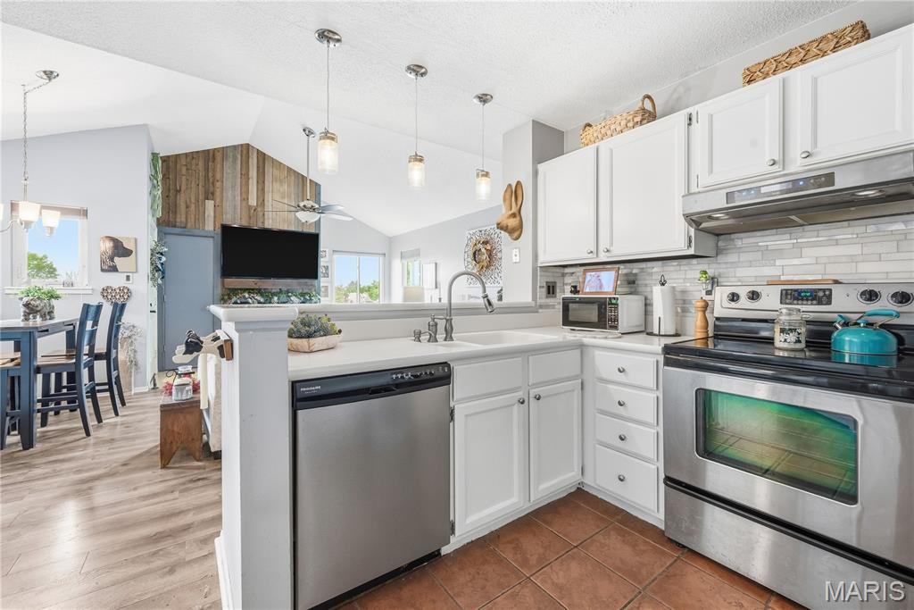 706 Hemingway Lane, Unit D Weldon Spring, MO 63304 - Photo 3 of 64
