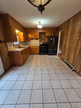 $199,900 | 4117 South Mccoy Street, Independence, MO 64055