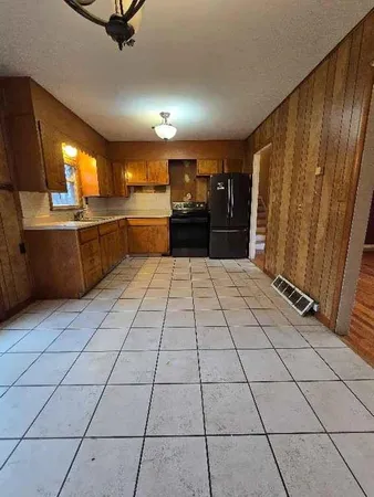 $199,900 | 4117 South Mccoy Street, Independence, MO 64055