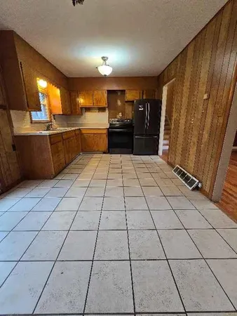 $199,900 | 4117 South Mccoy Street, Independence, MO 64055