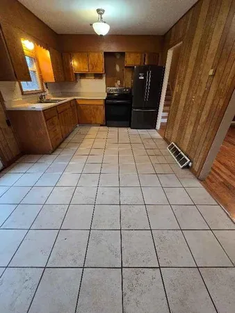 $199,900 | 4117 South Mccoy Street, Independence, MO 64055