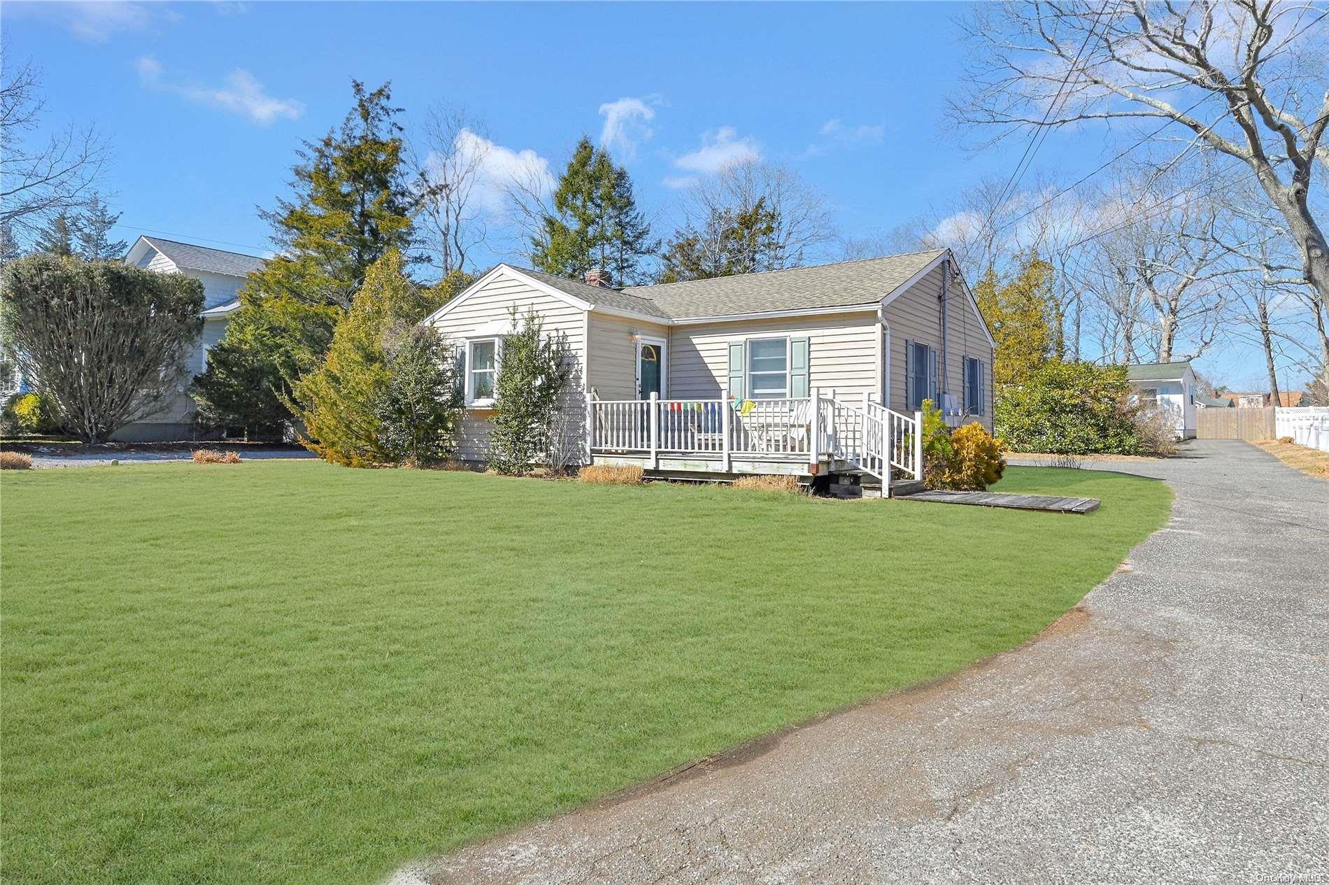 495 Riley Avenue Mattituck, NY 11952 - Photo 1 of 1 Gallery Image 1