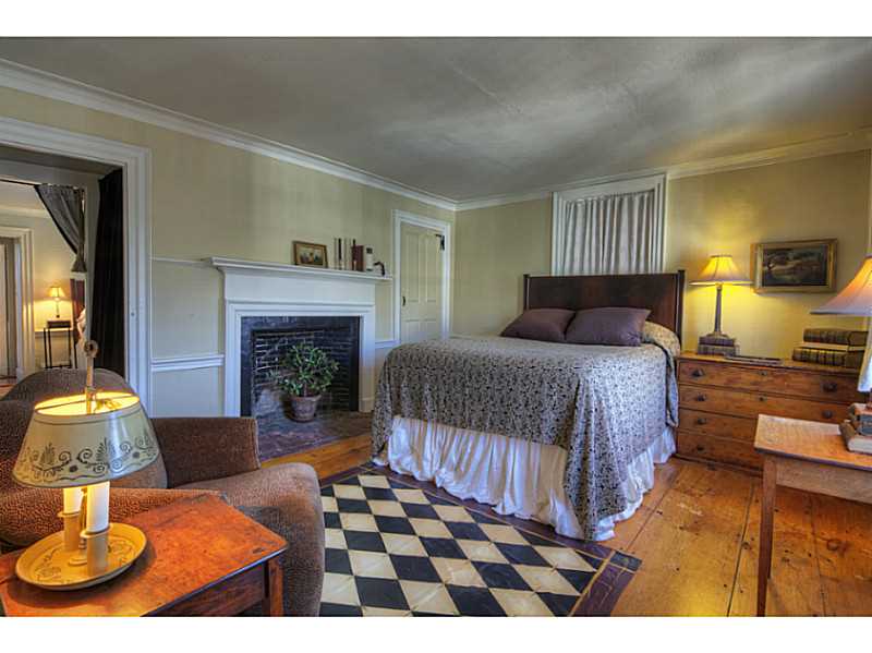 26 Thames Street Newport, RI 02840 - Photo 12 of 23 Bedroom.