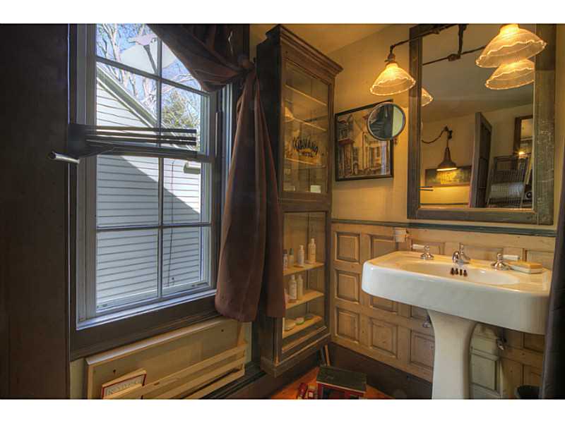 26 Thames Street Newport, RI 02840 - Photo 13 of 23 Bathroom.