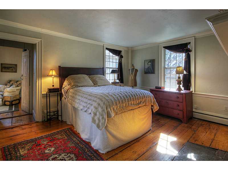 26 Thames Street Newport, RI 02840 - Photo 15 of 23 Bedroom.
