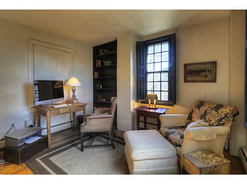 26 Thames Street Newport, RI 02840 - Photo 17 of 23 Studio/Study/Office.