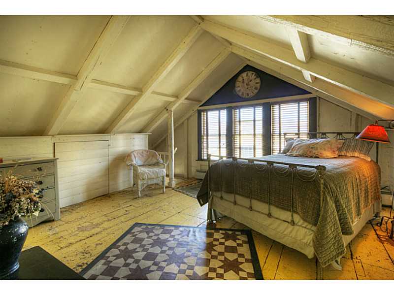 26 Thames Street Newport, RI 02840 - Photo 18 of 23 Bedroom.