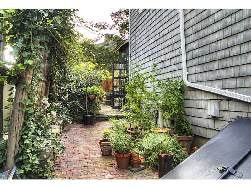 26 Thames Street Newport, RI 02840 - Photo 22 of 23 Yard/Garden.