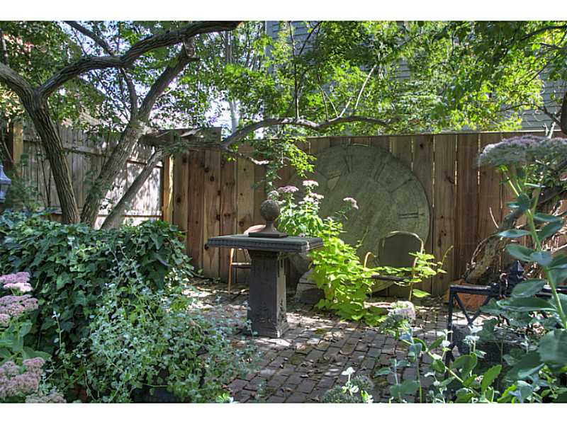 26 Thames Street Newport, RI 02840 - Photo 3 of 23 Yard/Garden.