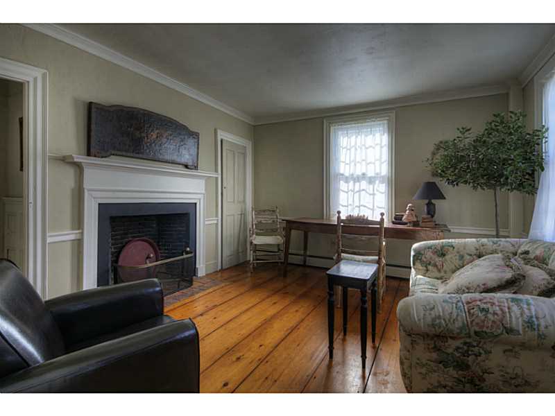 26 Thames Street Newport, RI 02840 - Photo 5 of 23 Dining Room.