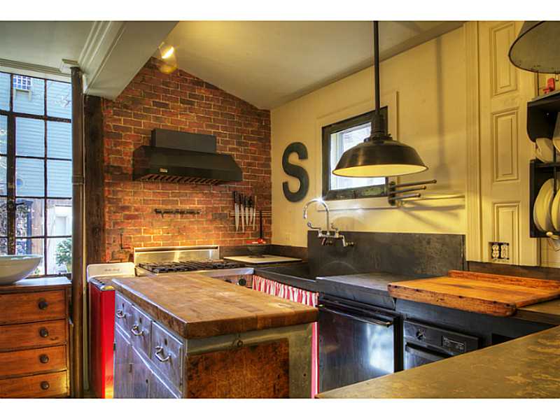 26 Thames Street Newport, RI 02840 - Photo 8 of 23 Kitchen.