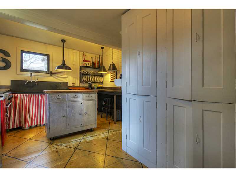 26 Thames Street Newport, RI 02840 - Photo 9 of 23 Kitchen.