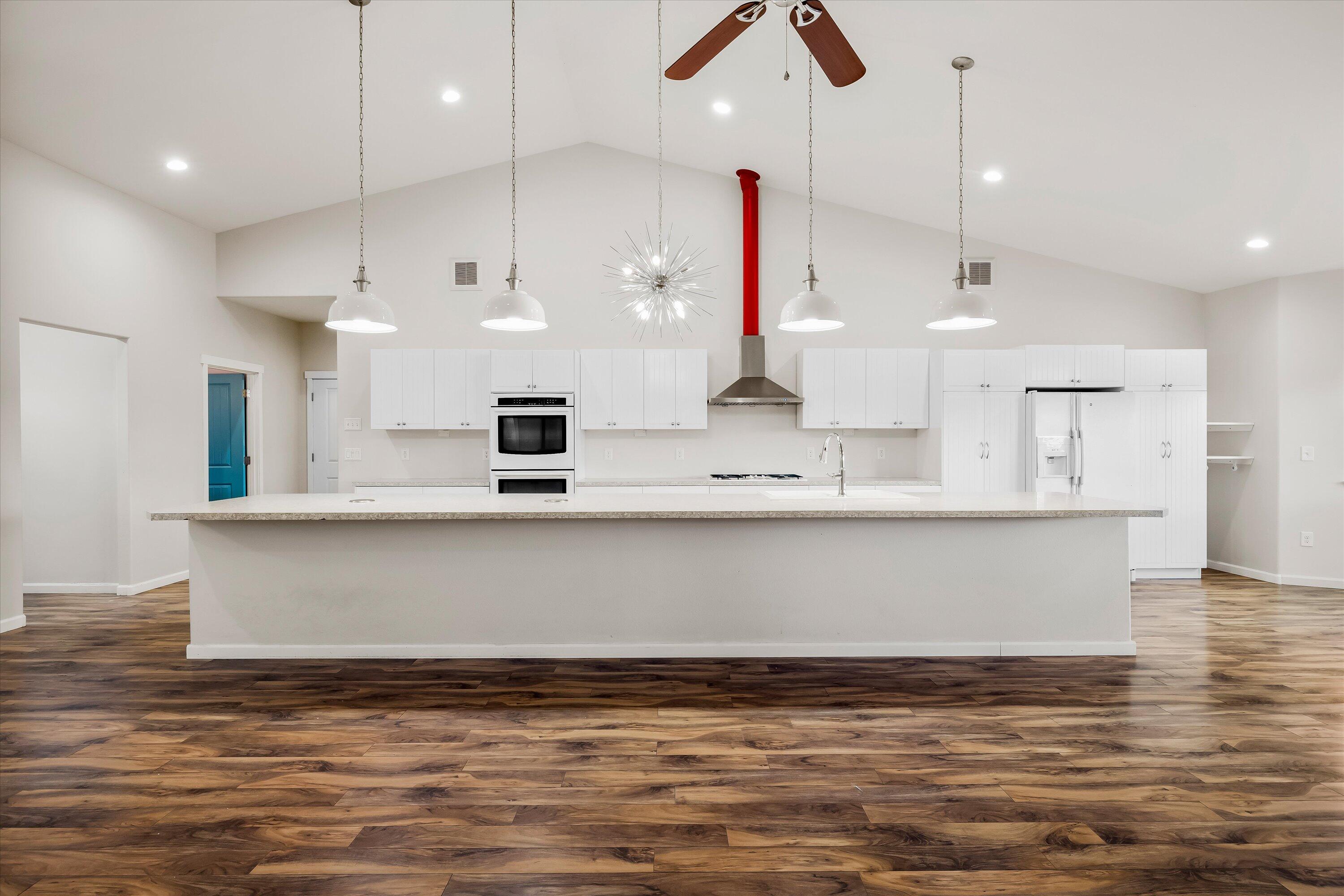 63042 Deschutes Road Bend, OR 97701 - Photo 8 of 58 Kitchen/great room