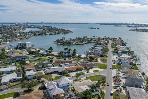 $809,900 | 6619 Blue Heron Drive South, St. Petersburg, FL 33707