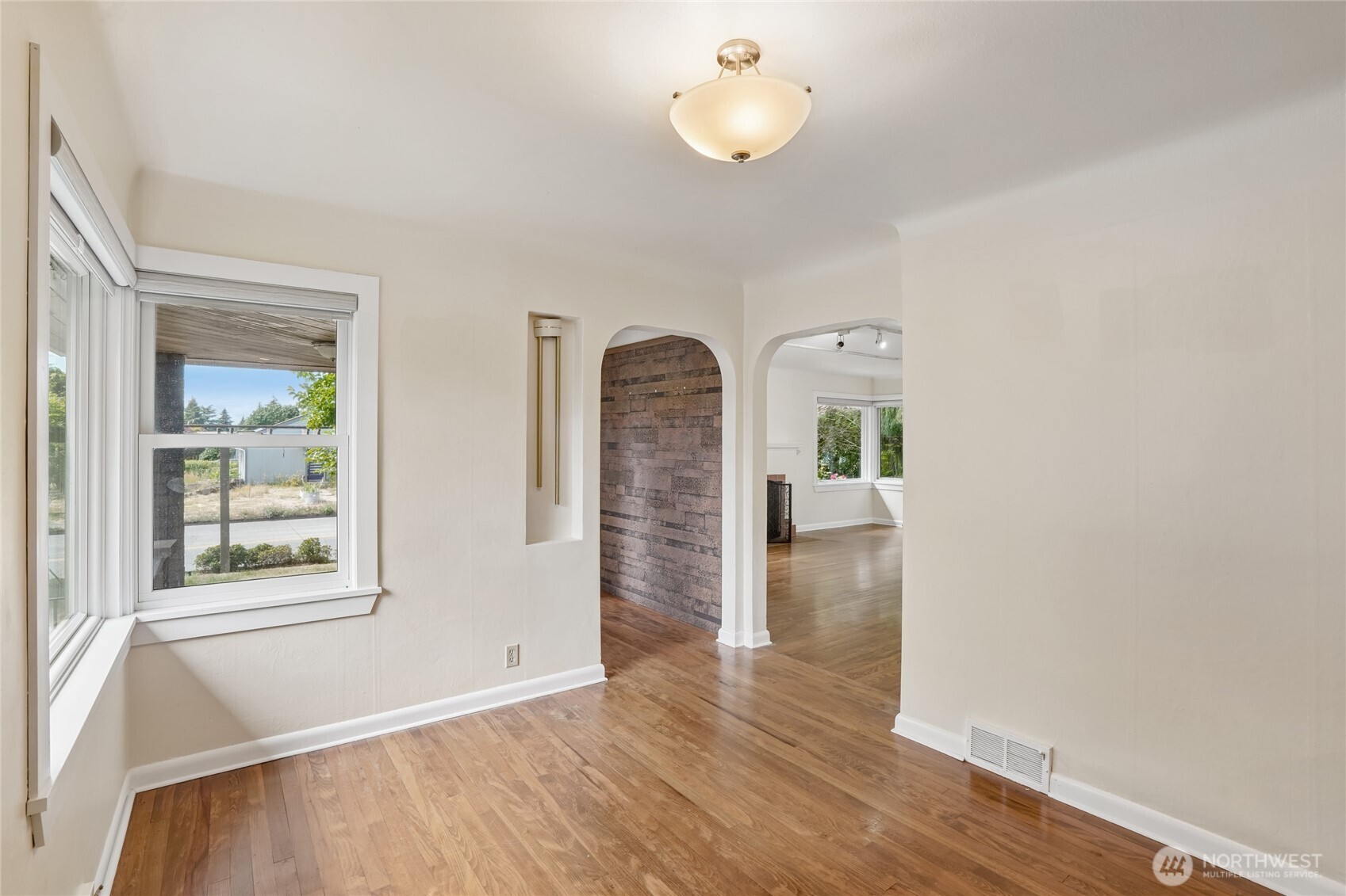 3004 Southwest Barton Street Seattle, WA 98126 - Photo 9 of 40