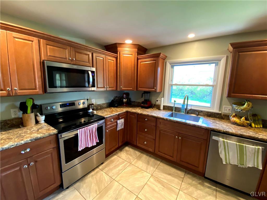 4250 Midland Road Allentown, PA 18104 - Photo 4 of 16 Gallery Image 4