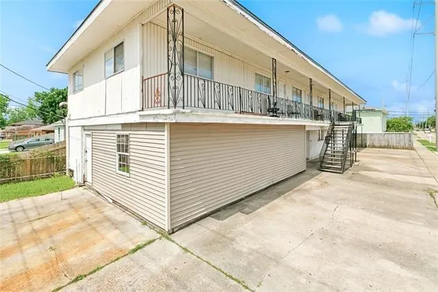 $1,200 | 800 West Genie Street, Unit 4, Chalmette, LA 70043