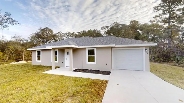 $212,995 | 42 Sequoia Loop Court, Ocklawaha, FL 32179