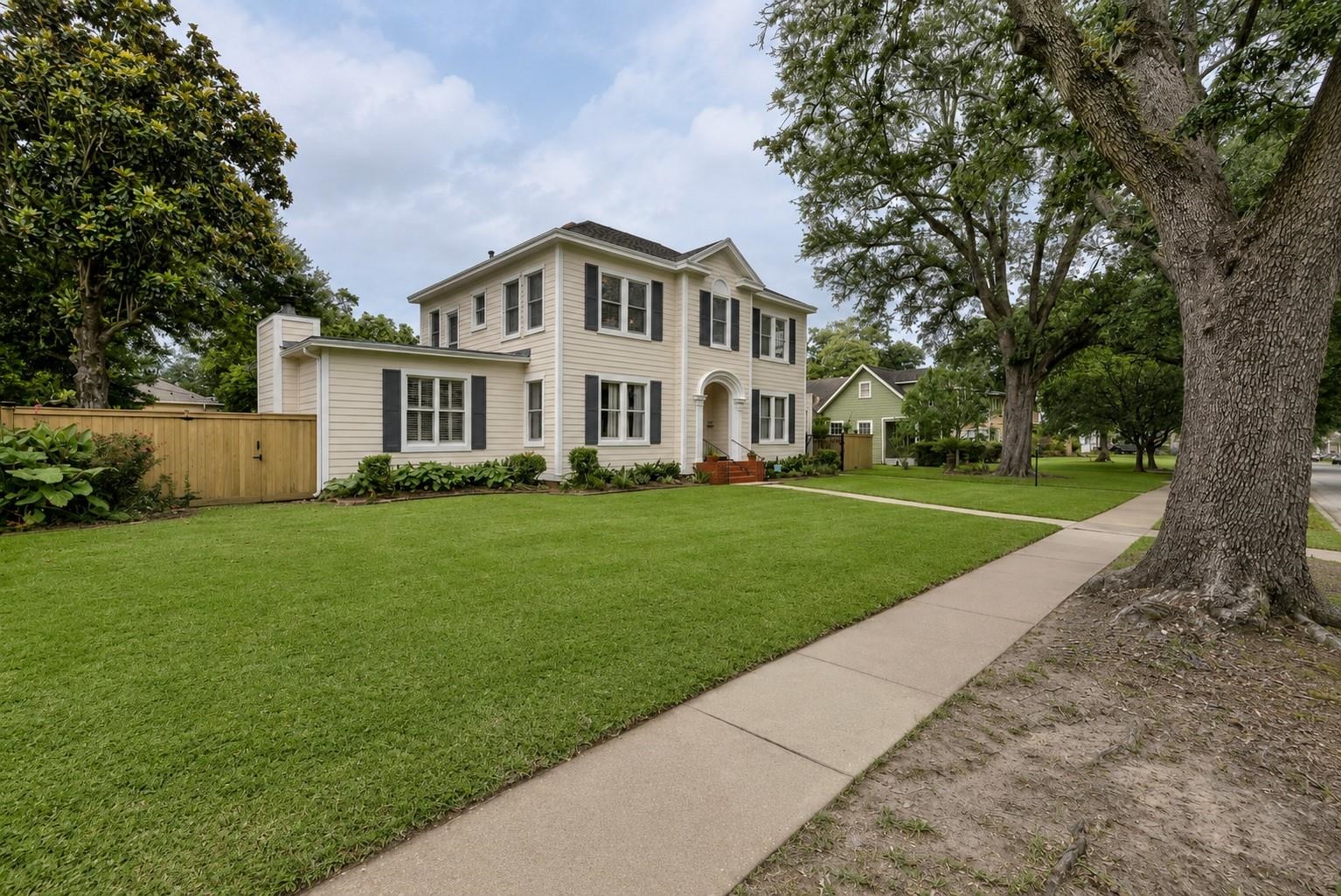 2425 Ashley Street Beaumont, TX 77702 - Photo 3 of 35