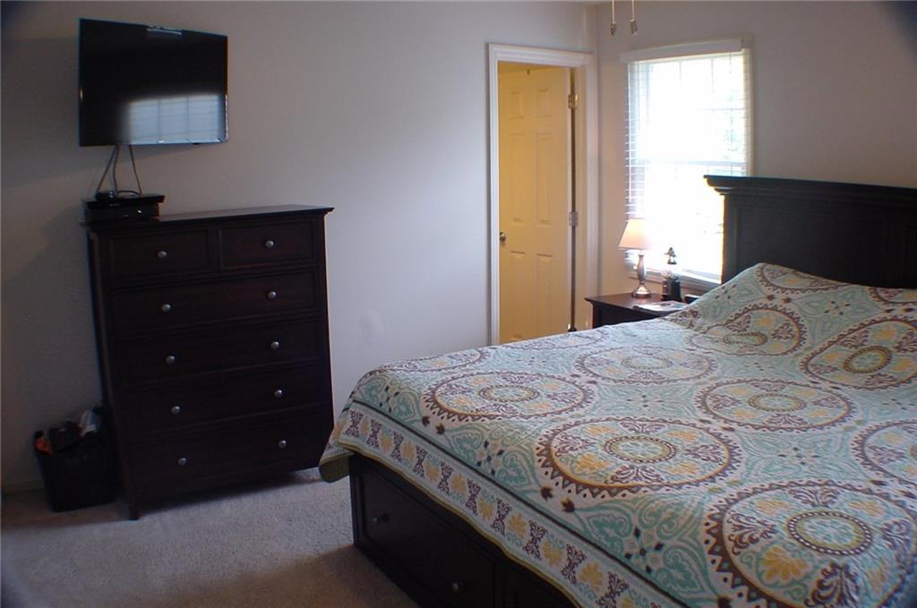 217 Randy Lane Coraopolis, PA 15108 - Photo 12 of 24 Gallery Image 12