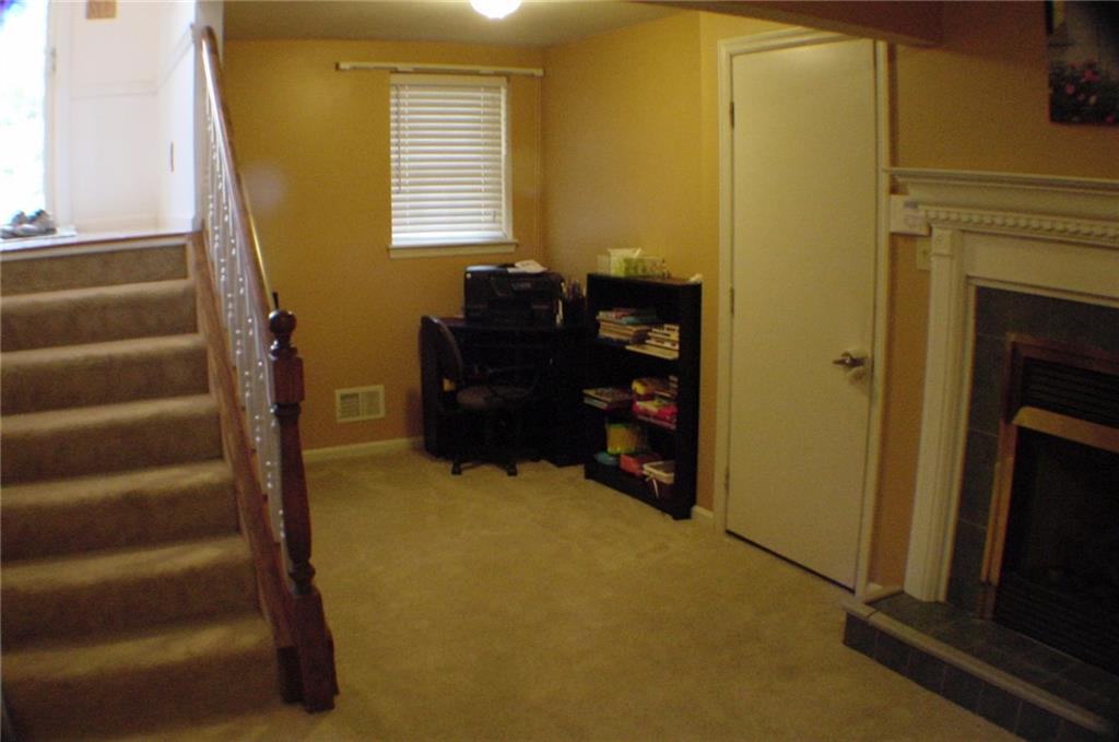 217 Randy Lane Coraopolis, PA 15108 - Photo 18 of 24 Gallery Image 18