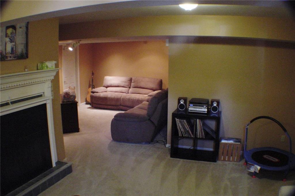217 Randy Lane Coraopolis, PA 15108 - Photo 19 of 24 Gallery Image 19